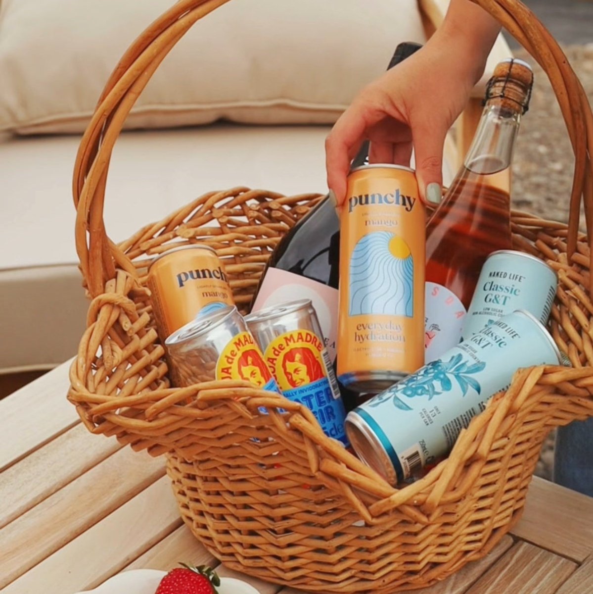 Pop & Pour Valentine’s Picnic Set | Alcohol - Free Wine & Cocktail Pack - Wise Bartender - Mixed Pack