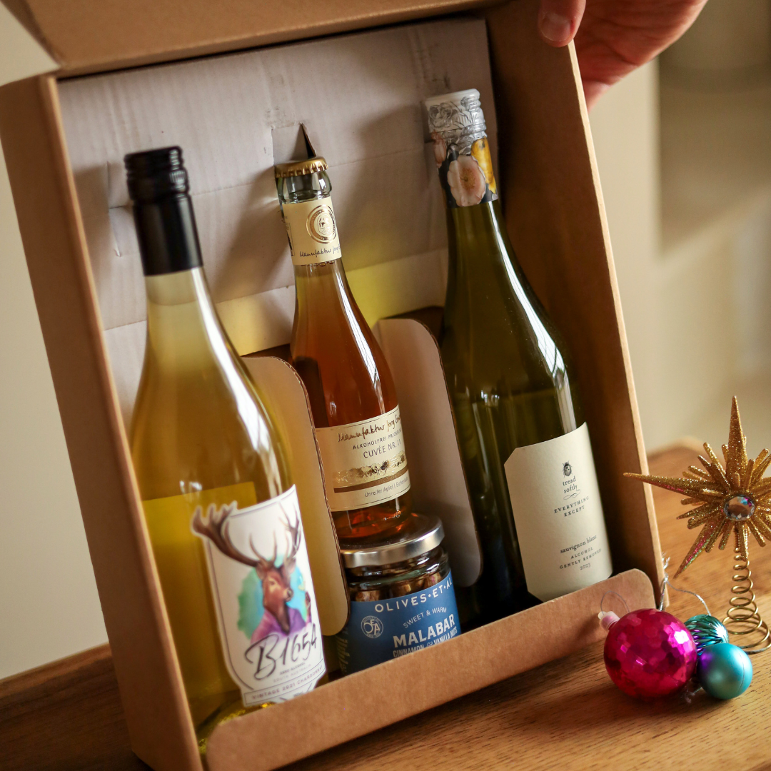 Alcohol Free 3 White Wine & Nuts Gift Pack (Save 5%)