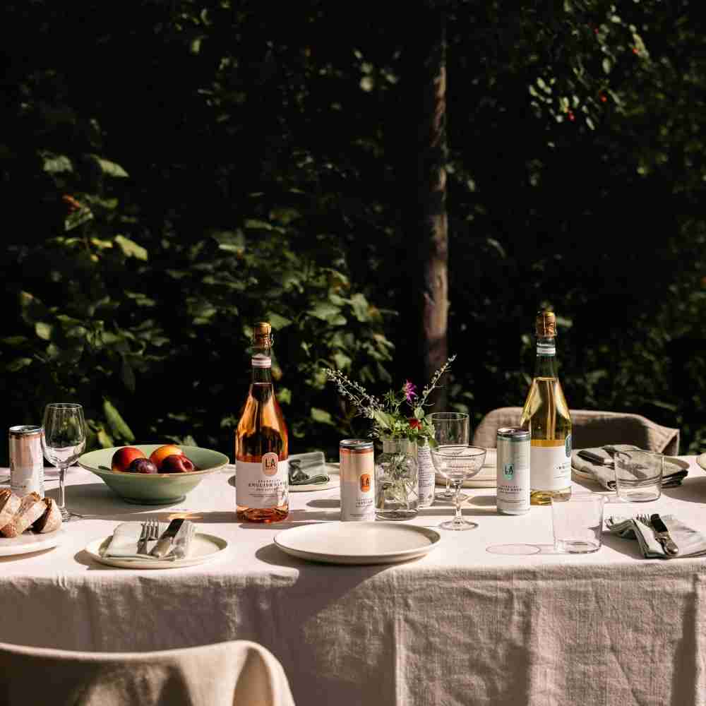 LA Brewery White Rose Sparkling Non - Alcoholic Drink (0.5% ABV) 250ml Can - Wise Bartender - wine