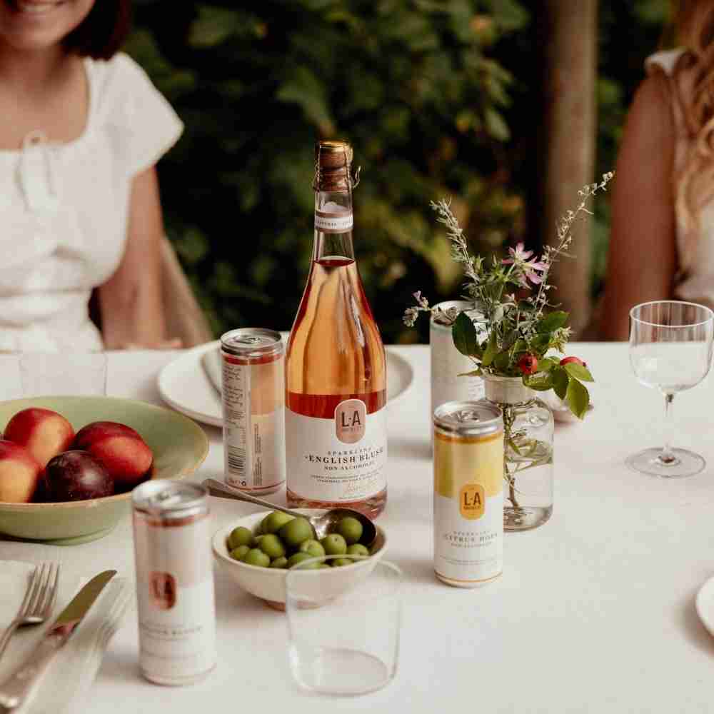 LA Brewery White Rose Sparkling Non - Alcoholic Drink (0.5% ABV) 250ml Can - Wise Bartender - wine